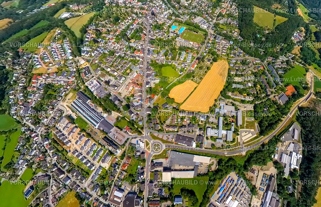 Sprockhoevel230790272_Niedersprockhoevel_Hauptstrasse | Luftbild, Hauptstraße und neuer Kreisverkehr mit Glückauf-Allee, TSG Sprockhövel Sportplatz und Freibad Sprockhövel, Erdkugel, Fisheye Aufnahme, Fischaugen Aufnahme, 360 Grad Aufnahme, tiny world, Niedersprockhövel, Sprockhövel, Ruhrgebiet, Nordrhein-Westfalen, Deutschland