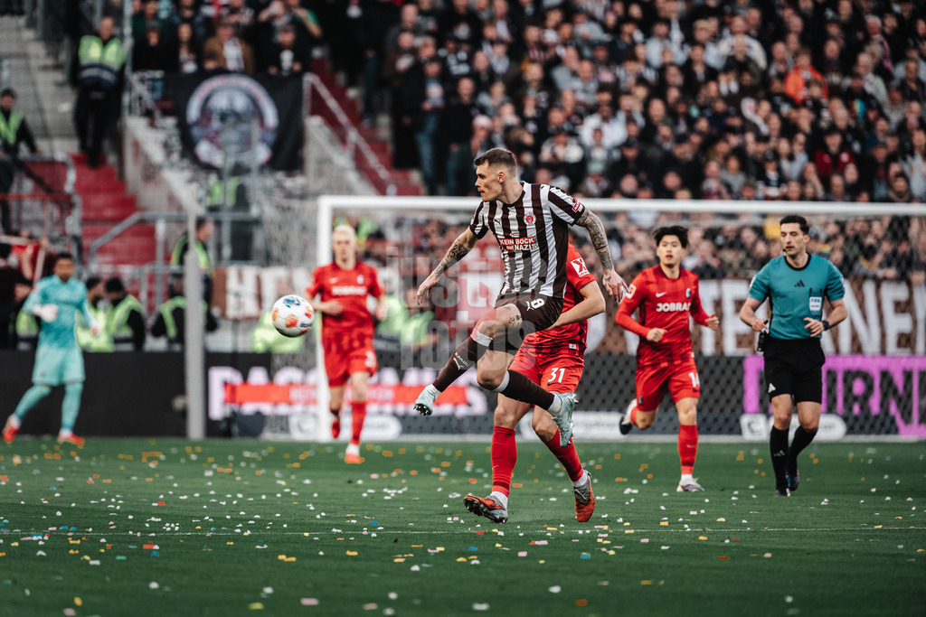 Fußball | Männer | Saison 2025/2026  | Fußball-Bundesliga | 27. Spieltag | FC St. Pauli vs. SC Freiburg | 22.04.2026 | Eric Smith (#8, FC St. Pauli)