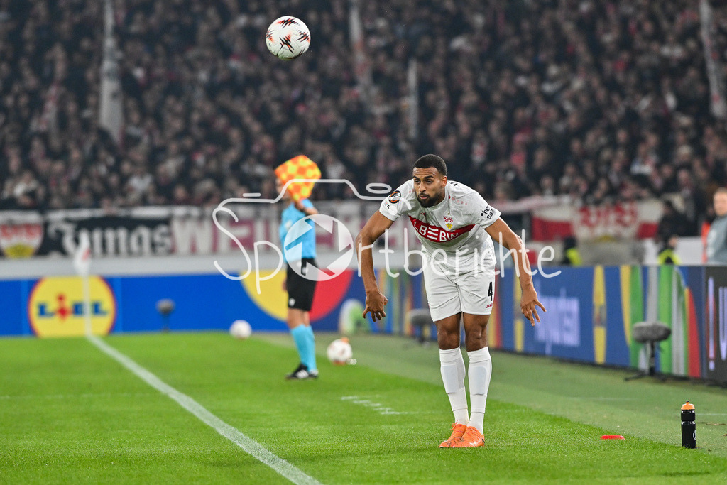 VfB Stuttgart - Feyenoord Rotterdam | STUTTGART, DEUTSCHLAND - 6. NOVEMBER: Josha VAGNOMAN (VfB Stuttgart 4) bei einem Einwurf beim Ligaspiel zwischen dem VfB Stuttgart und Feyenoord Rotterdam am 4. Spieltag der Europa League in der MHP-Arena am 06.11.2025