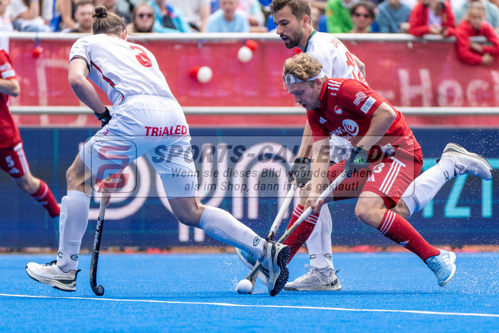 Final4_20250601-1431-HK108614 | Krefeld, Deutschland, 01.06.2025:  Feldhockey Final4 2025 – „Deutsche Feldhockey-Meisterschaften 2025“ Crefelder HTC - Rot-Weiss Köln (Finale Herren) im Gerd-Wellen-Hockeyanlage am 01.06.2025 in Krefeld, Deutschland. (Foto von Kramhöller/Fehrmann/Kaste)Krefeld, Germany, 01.06.2025: Feldhockey Final4 2025 – „Deutsche Feldhockey-Meisterschaften 2025“ Harvestehuder HTC - Düsseldorfer HC (Finale Damen) in Gerd-Wellen-Hockeyanlage at 01.06.2025 in Krefeld, Deutschland. (Foto from Kramhöller/Fehrmann/Kaste)