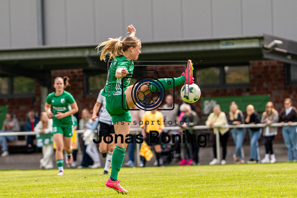 Fußball I Frauen I Saison 2025-2026 I Oberliga Niedersachsen I 22. Spieltag I TuS Lutten - DJSK-SV Bunnen I 00087 | jns.sportfotos - Realisiert mit Pictrs.com