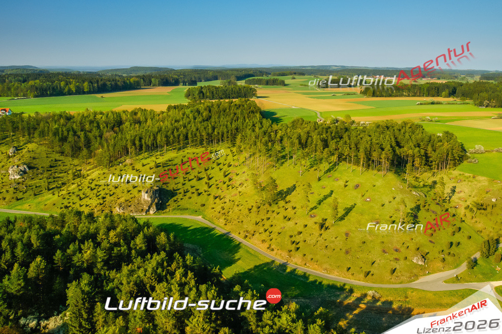 Die Luftaufnahme Kleinziegenfeld - Weismain wurde vom UL-Flugzeug (keine Drohne) aus fotografiert.Hohe Druck- Auflösung-die Geschenkidee!