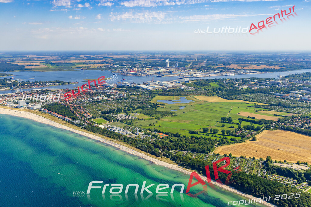 Warnemünde Rostock Bild- Das Luftbild wurde 2025 vom UL-Flugzeug heraus erstellt ( keine Drohne bzw. Drohnenaufnahme ) - Hochauflösende Luftaufnahme -Nicht vergleichbar mit Google Maps oder Satelittenbilder- Die Geschenkidee !Mit Lizenz und Bildrechte bestellbar - CC