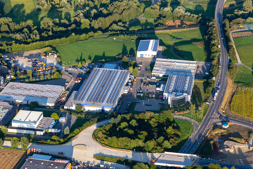 Luftbild: Industrie- und Gewerbegebiet Rheinwaldstraße mit INTEXA Technologieservice GmbH & Co. KG, Advanced Applications GmbH und Effekta Regeltechnik GmbH im Ortsteil Bühlingen in Rottweil im Bundesland Baden-Württemberg in Deutschland. Foto: IMG_128721.jpg vom 27.08.2021 durch Werner Riehm/FLY-FOTO.de