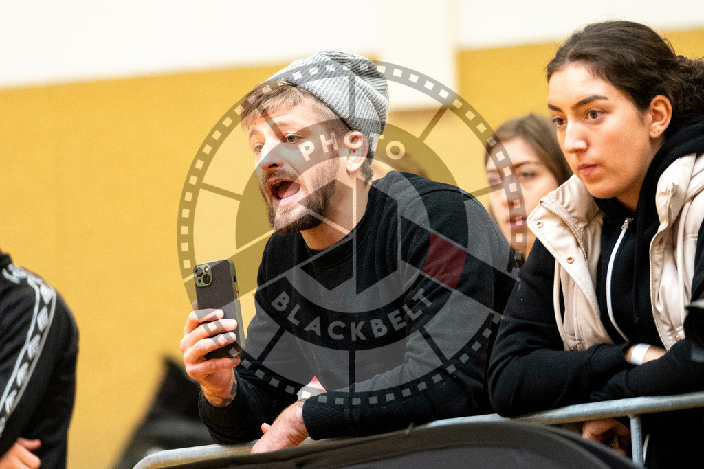 20231118PBB10948 | Fighters compete during the AJP Tour 600 Frankfurt Championship in Frankfurt/Main, Germany, on November 18, 2023.