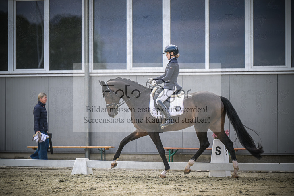 DOS_1293 | Entdecke hochwertige Reitturnierfotos von Foto Oger. Professionell, emotional und authentisch – jetzt Lieblingsmomente im Shop bestellen.Deutschlandweite Turnierfotografie. - Realisiert mit Pictrs.com