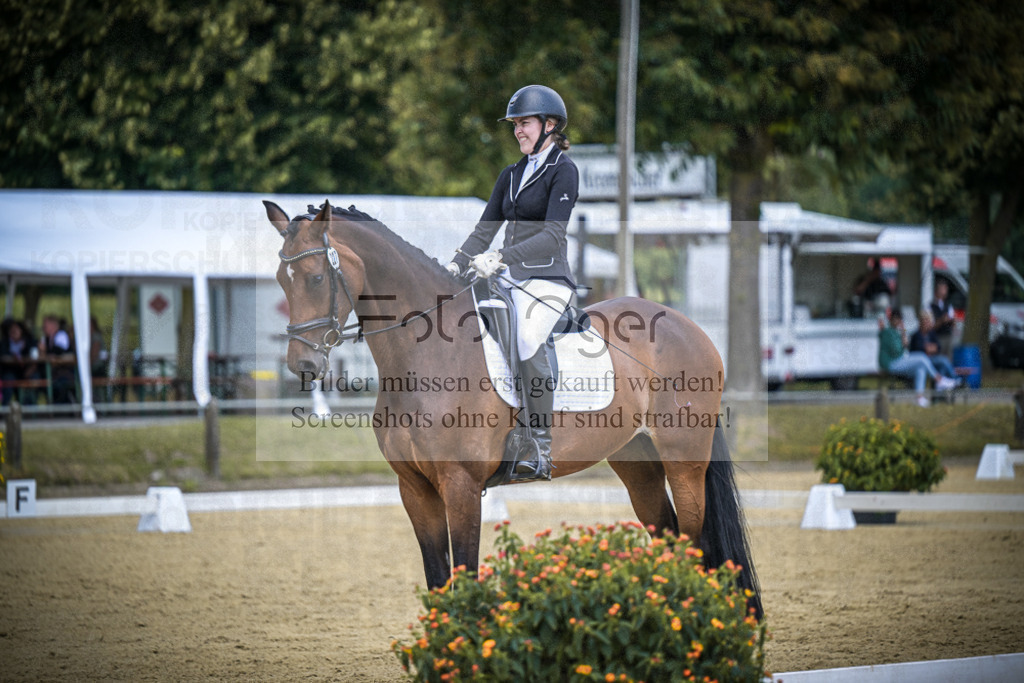 DOS_4704 | Entdecke hochwertige Reitturnierfotos von Foto Oger. Professionell, emotional und authentisch – jetzt Lieblingsmomente im Shop bestellen.Deutschlandweite Turnierfotografie. - Realisiert mit Pictrs.com