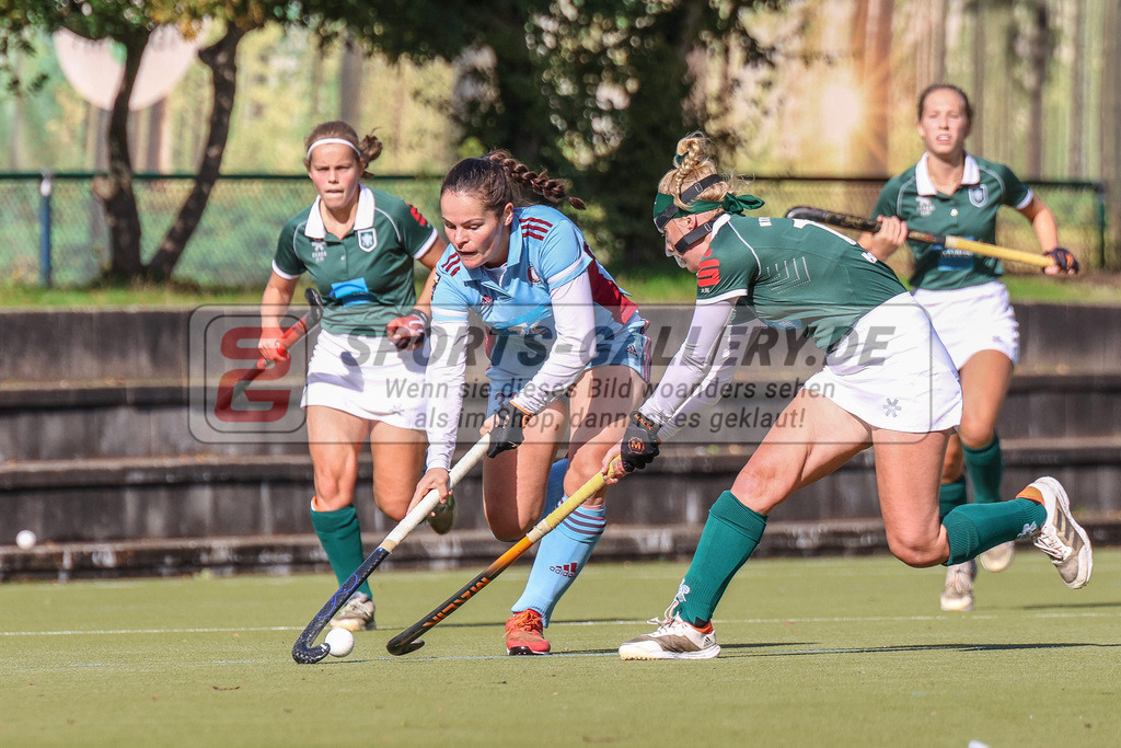 MJ_2022-10-08_Damen_HTCU-UHC-19 | Nicola Pluta (UHC Hamburg #31) &amp; Carolin Hoffmann (Uhlenhorst Mülheim #13), Uhlenhorst Mülheim - UHC Hamburg am 8.10.2022 im Waldstadion, Mülheim a. d. Ruhr