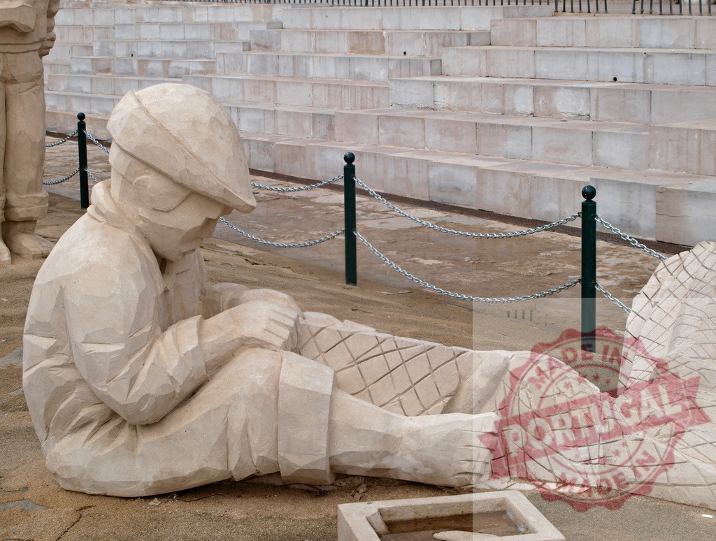Sculpted boy mending fishing net with concrete steps | Sculpture of a young fisherman weaving a net, symbolizing traditional labor - Realisiert mit Pictrs.com