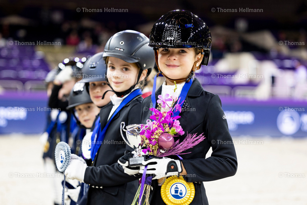 TH_Nürnberger Burgpokal Führzügelwettbewerb_13272 | Nürnberger Burgpokal Führzügelwettbewerb beim Festhallen Reitturnier Frankfurt 2023 am 15.12.23 in Frankfurt, Festhalle