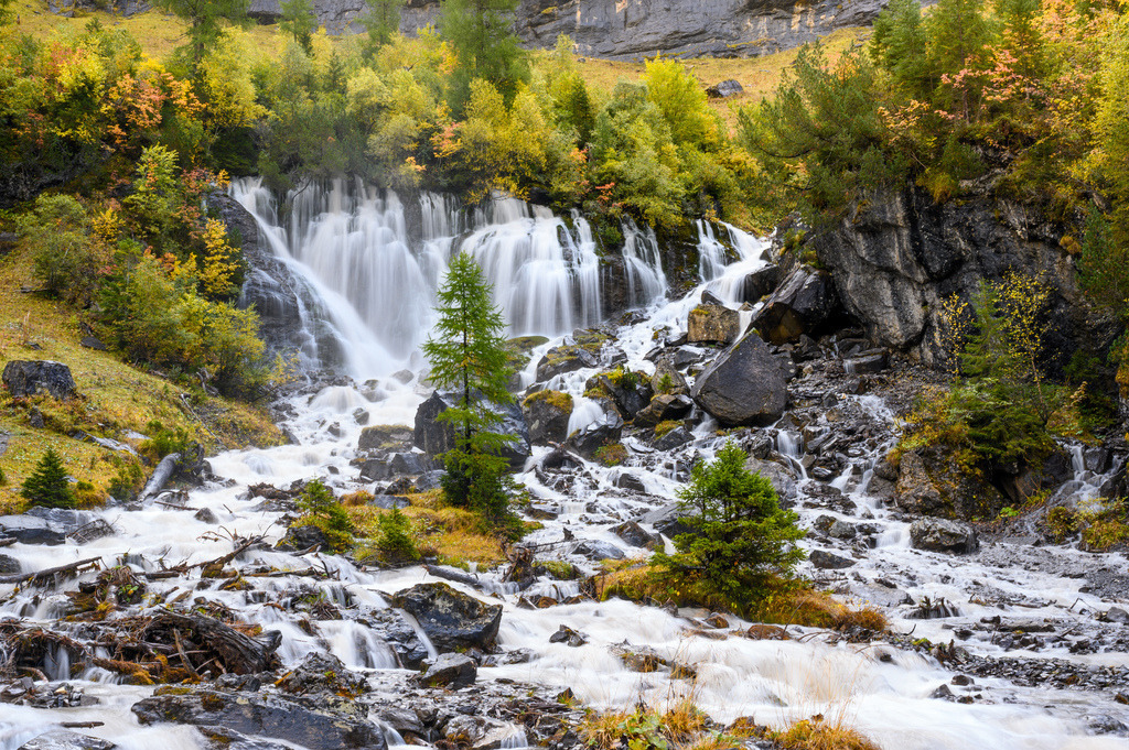 20221002-Lenk-71 | Sibe Brünne Waterfalls in Lenk in autumn foliage - Realisiert mit Pictrs.com