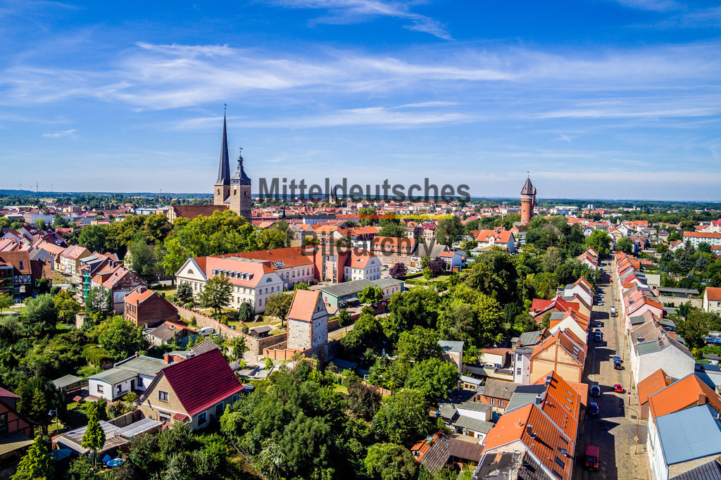 Burg-0004 | Burg mit Kirche - Realisiert mit Pictrs.com