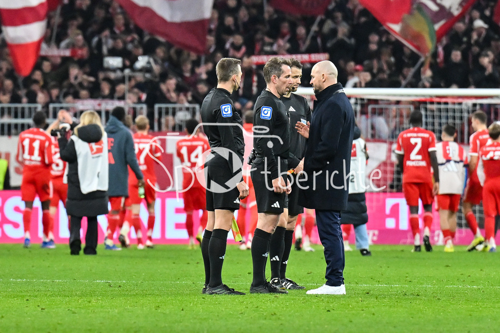 FC Bayern München - TSG 1899 Hoffenheim | MUNICH, GERMANY - 08. FEBRUARY: Es gab gesprächsbedarf zwischen Schiedsrichter Tobias STIELER und Christian ILZER Trainer TSG 1899 Hoffeneheim nach dem Bundesligamatch zwischen dem FC Bayern München und der TSG 1899 Hoffenheim am 21. Spieltag in der Allianz Arena / DFL REGULATIONS PROHIBIT ANY USE OF PHOTOGRAPHS AS IMAGE SEQUENCES AND/OR QUASI-VIDEO