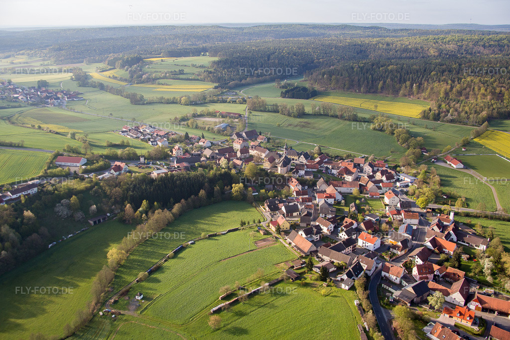 Luftbild: Ortsansicht im Ortsteil Prölsdorf in Rauhenebrach im Bundesland Bayern in Deutschland. Foto: IMG_087817.jpg vom 05.05.2016 durch Werner Riehm/FLY-FOTO.de