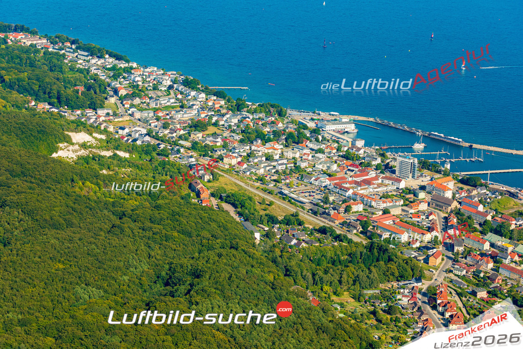 Neue Luftbildaufnahme der Stadt Sassnitz - Das Luftbild wurde 2025 vom UL-Flugzeug heraus erstellt ( keine Drohnenaufnahme ) - Hochauflösende Luftaufnahme - für Wandbilder und großformatige Ausdrucke geeignet. Das besondere Geschenk!Hier alle&nbsp;Infos zur Lizenzierung der LuftaufnahmeWir fliegen auch dieses Jahr wieder in Ihre Region um Luftbilder zu erstellen.- Luftbild anfragen