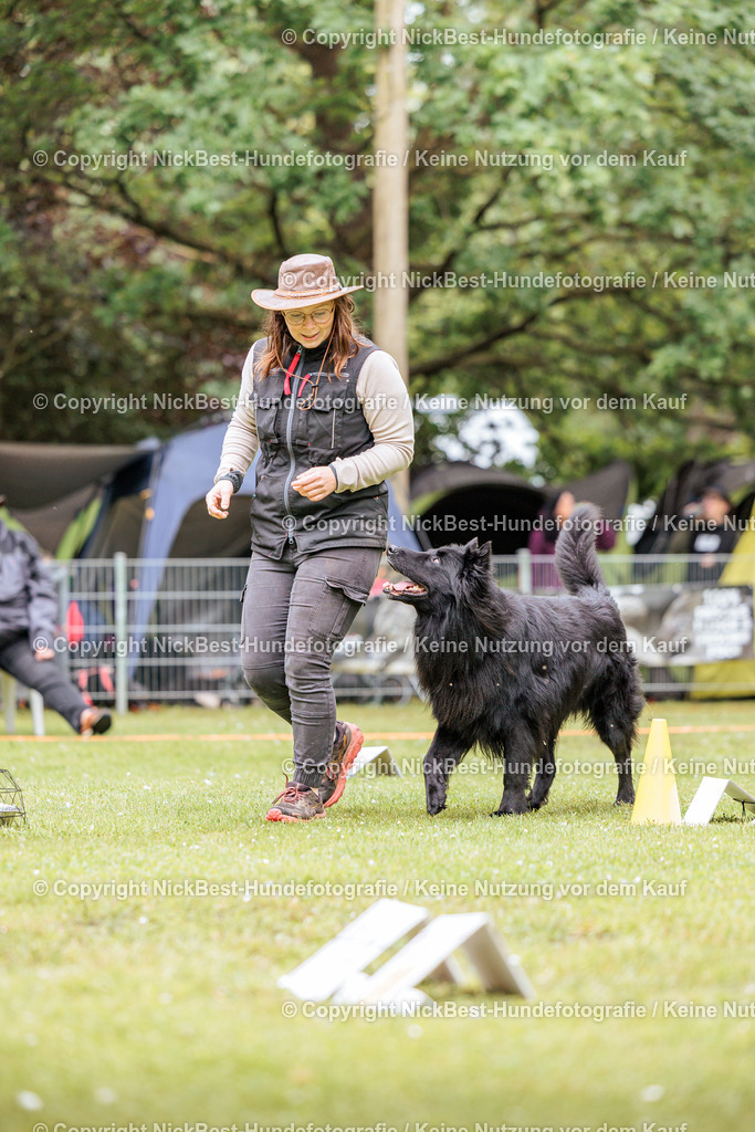 RO-Blumenthal-2026-Nickbest-Hundefotografie-1502 | Dein Hund! Dein Moment! Deine Erinnerungen! Hundefotografie in Bremen Blumenthal. Ich fange die besonderen Momente deines Vierbeiners ein – ob Indoor mit Blitzanlage oder in der freien Natur. Sicher dir dein Moment und dein Termin für eure Erinnerungen.
