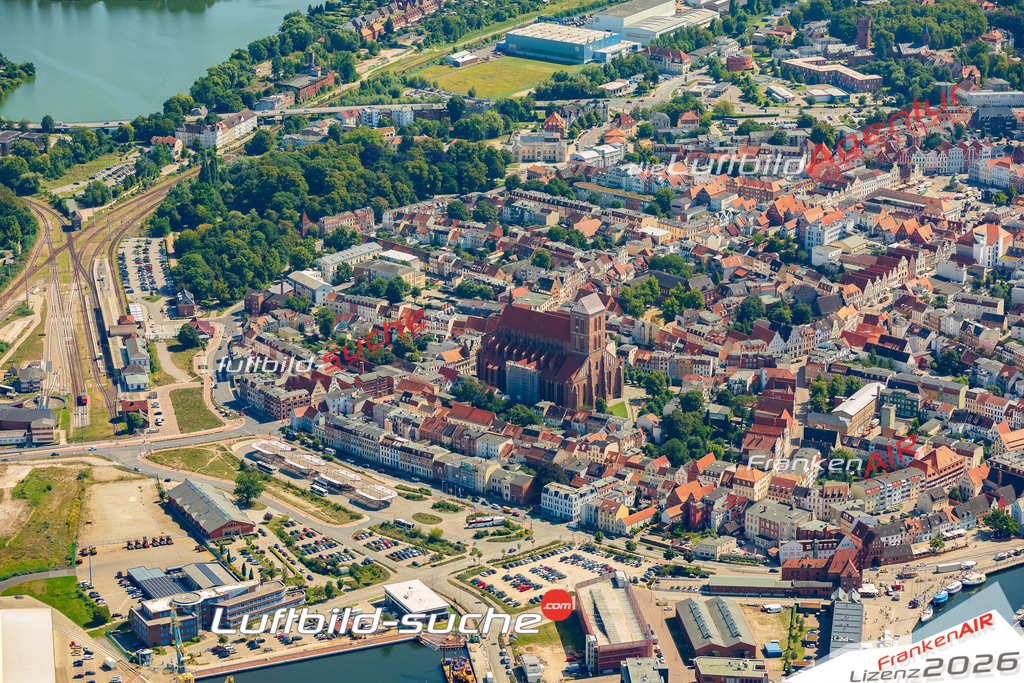 St Nikolai Wismar Bild- Das Luftbild wurde 2025 vom UL-Flugzeug heraus erstellt ( keine Drohne bzw. Drohnenaufnahme ) - Hochauflösende Luftaufnahme -Nicht vergleichbar mit Google Maps oder Satelittenbilder- Die Geschenkidee !Mit Lizenz und Bildrechte bestellbar - CC