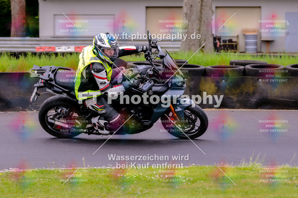 MotoTeamVBK-20540 | Hier findet Ihr Bilder von Touristenfahrten auf der Nürburgring Nordschleife oder von anderen Veranstaltungen die ich besucht habe. Viel Spass beim Durch Schauen 