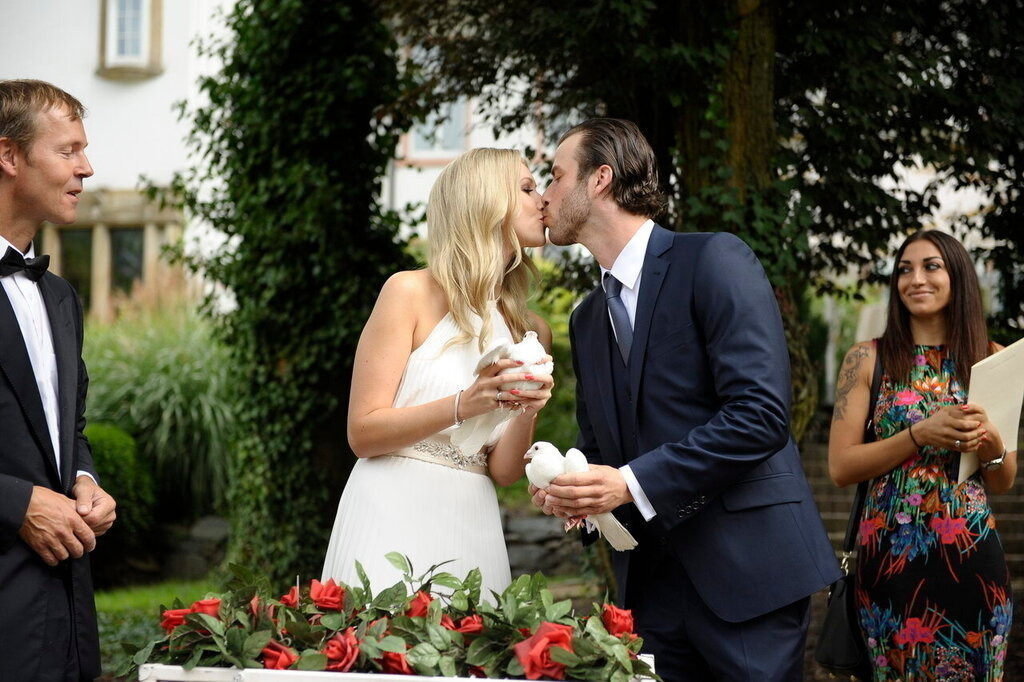 Hochzeit_Trauung_039 | Mein Name ist Arkadius. Ich fotografiere Ihre Hochzeit in Frankfurt und im Umkreis von 200 km. Als Fotograf bin ich noch bekannt im Bereich Business- und Modefotografie.