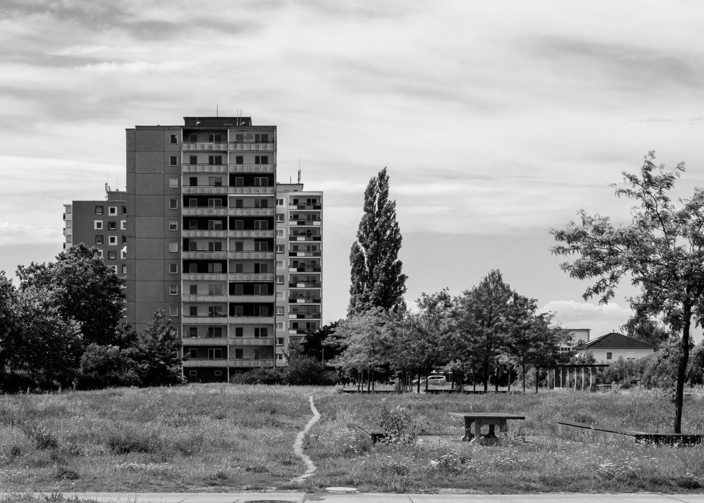 Eisenhüttenstadt Wohnkomplex VII | Die PH12 (Punkthochhaus 12) im Wohnkomplex VII Eisenhüttenstadt - Realisiert mit Pictrs.com