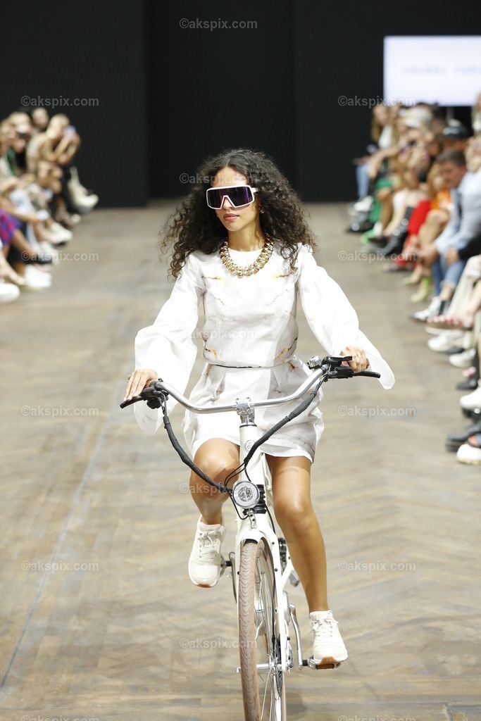 _76A4346 | Die Bildagentur Akspix ist eine Online-Bildagentur und bietet professionelles und kreatives Bildmaterial Royalty free und Rights Managed. Bildarchiv Akspix bietet eine große Auswahl an kreativen und klassischen Motiven.Frankfurt Fotograf, Fotoshooting