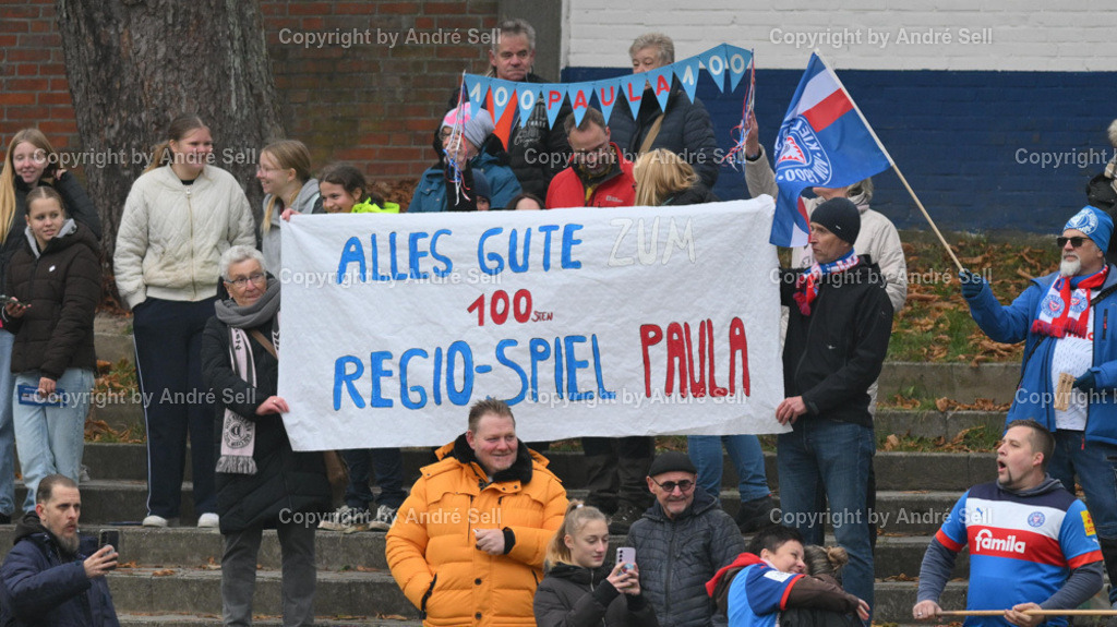 Holstein Kiel vs St. Pauli | 100. Spiel Paula Harder (Holstein #11) - Fußball-Regionalliga Nord Frauen 2024/2025 / Holstein Kiel vs St. Pauli / Waldwiese / Kiel / 10.11.24 - Realisiert mit Pictrs.com