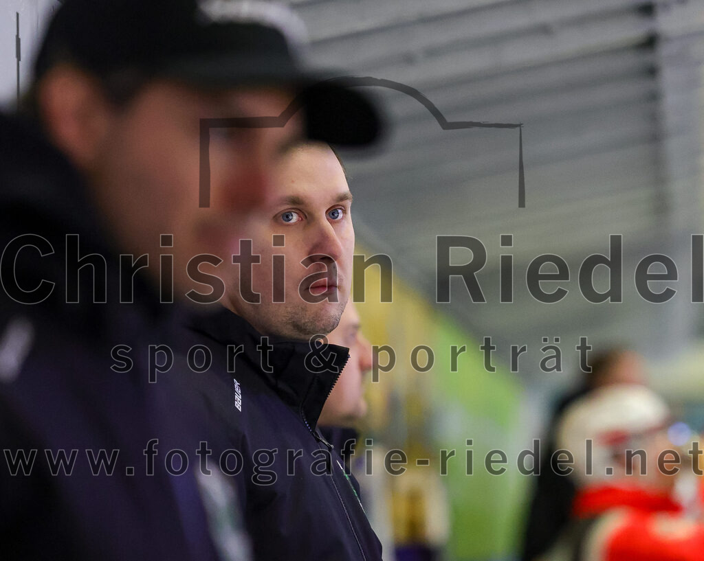 2025-12-14_124_TSV_Erding_gegen_ECDC_Memmingen_Indians | Erding, Deutschland, 14.12.2025:Eishockey, Oberliga Süd 2025 / 2026, 26. Spieltag, TSV Erding gegen ECDC Memmingen Indians, Endergebnis: 1:2Foto: Christian Riedel / fotografie-riedel.net