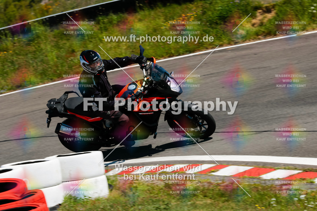 Moto-TeamOBK-22100 | Hier findet Ihr Bilder von Touristenfahrten auf der Nürburgring Nordschleife oder von anderen Veranstaltungen die ich besucht habe. Viel Spass beim Durch Schauen 