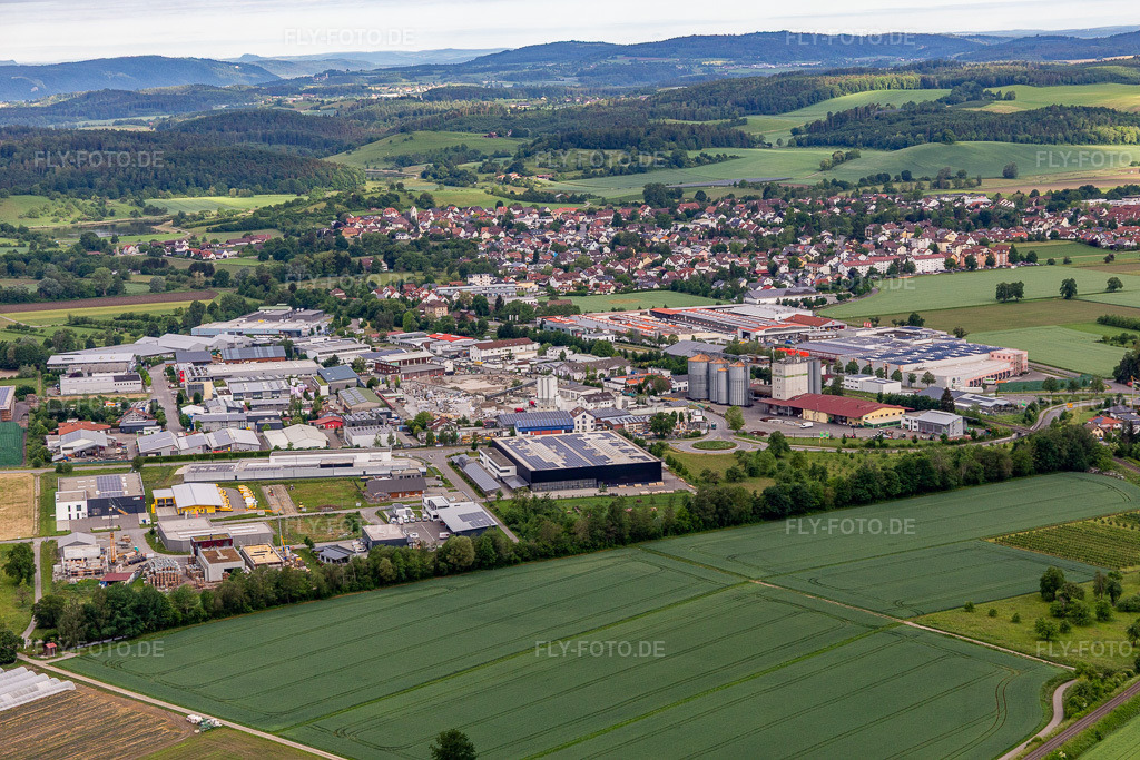 Luftbild: Industriegebiet Mimmenhausen im Ortsteil Mimmenhausen in Salem im Bundesland Baden-Württemberg in Deutschland. Foto: IMG_132016.jpg vom 26.05.2022 durch Werner Riehm/FLY-FOTO.deGemeinde Salem&nbsp;|&nbsp;&nbsp;|&nbsp;&nbsp;