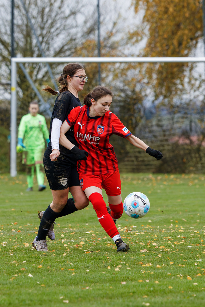 HOHFCH_251109_0088 | 1.FC Heidenheim 1846 II vs. GAST, Fußball, Frauen, Bezirksliga, 2025/2026, X. Spieltag, 03.10.2025 in Heidenheim, Kunstrasen b. Voith-Arena West(Foto: Michael Bulling) - Realisiert mit Pictrs.com