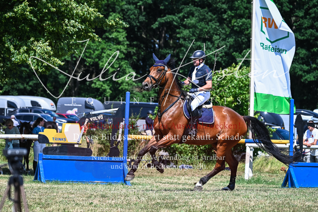 DSC_0988 | Pferde- und Turnierfotografie in Westsachsen. Pferdeportraits, Auftragszeichnungen und intuitive Kunst.