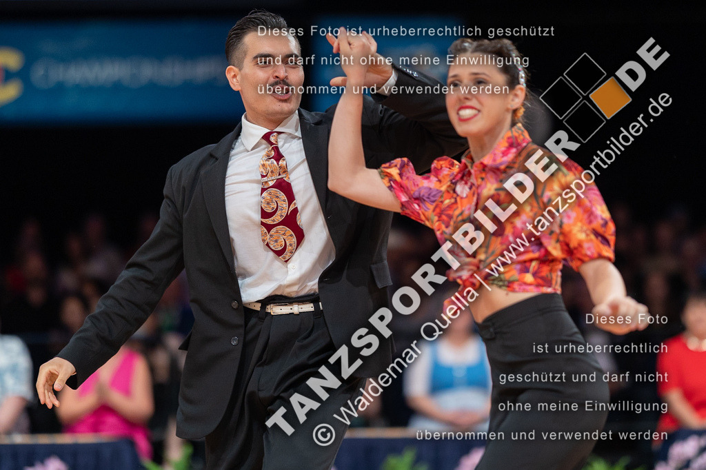 20230812-15330 | Hier finden Sie Tanz Bilder vom Latein und Standard Formationen tanzen. Sportbilder vom Tanzsport. Schöne Fotos und von Weltmeisterschaft, Europameisterschaft, Bundesliga, Regionalliga, Oberliga und Landesliga sowie von GOC Stuttgart, DanceComp, WM Bremen
