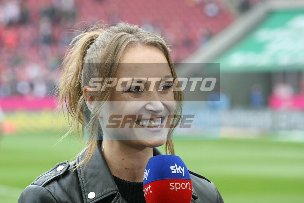 1. FC Köln - SC Freiburg | Nele Schenker von Sky - © Sportfoto-Sale (MK) - Realisiert mit Pictrs.com