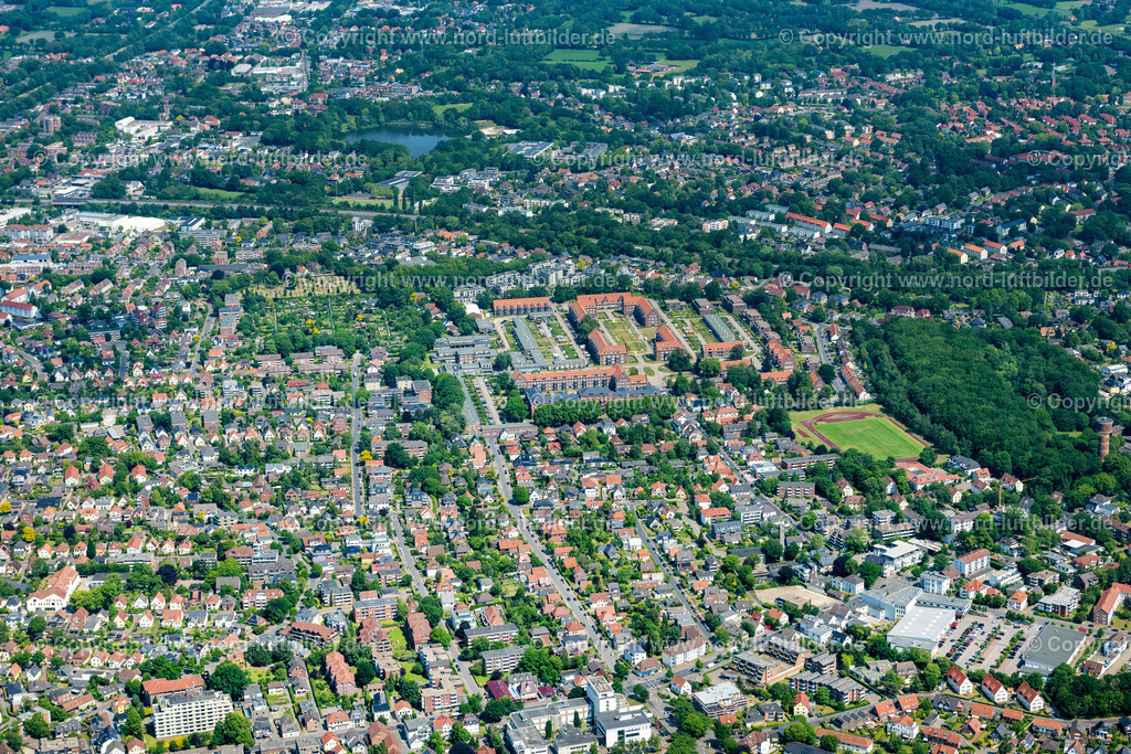 Oldenburg_Donnerschwee_ELS_5051050623 | OLDENBURG 05.06.2023 Siedlungsgebiet und Infrastruktur Neu-Donnerschwee des ehemaliegen Kasernengeländes in Oldenburg im Bundesland Niedersachsen, Deutschland. // The district Neu-Donnerschwee of ehemaliegen Kasernengelaendes in Oldenburg in the state Lower Saxony, Germany. Foto: Martin Elsen