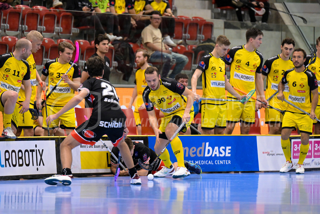 HC Rychenberg vs UHC Uster - 14. October 2022 | HC Rychenberg vs UHC Uster
AXA Arena, Winterthur
Daniel Keller (#99 HC Rychenberg) vor der HCR-Bank.
Bild: Sportfotografie Markus Aeschimann | www.markus-aeschimann.ch - Realisiert mit Pictrs.com