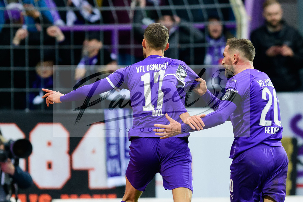 OSNTSV20211106_118 | Fussball, Herren: Felix Higl (VfL Osnabrueck) Torjubel, jubelt nach seinem Treffer zum 3:1 mit Marc Heider (VfL Osnabrueck) bei dem Spiel der 3. Liga zwischen VfL Osnabrueck und TSV 1860 Muenchen im Stadion an der Bremer Bruecke am 06.11.2021 in Osnanbrueck, Deutschland.DFB / DFL REGULATIONS PROHIBIT ANY USE OF PHOTOGRAPHS AS IMAGE SEQUENCES AND/OR QUASI-VIDEO. - Realisiert mit Pictrs.com