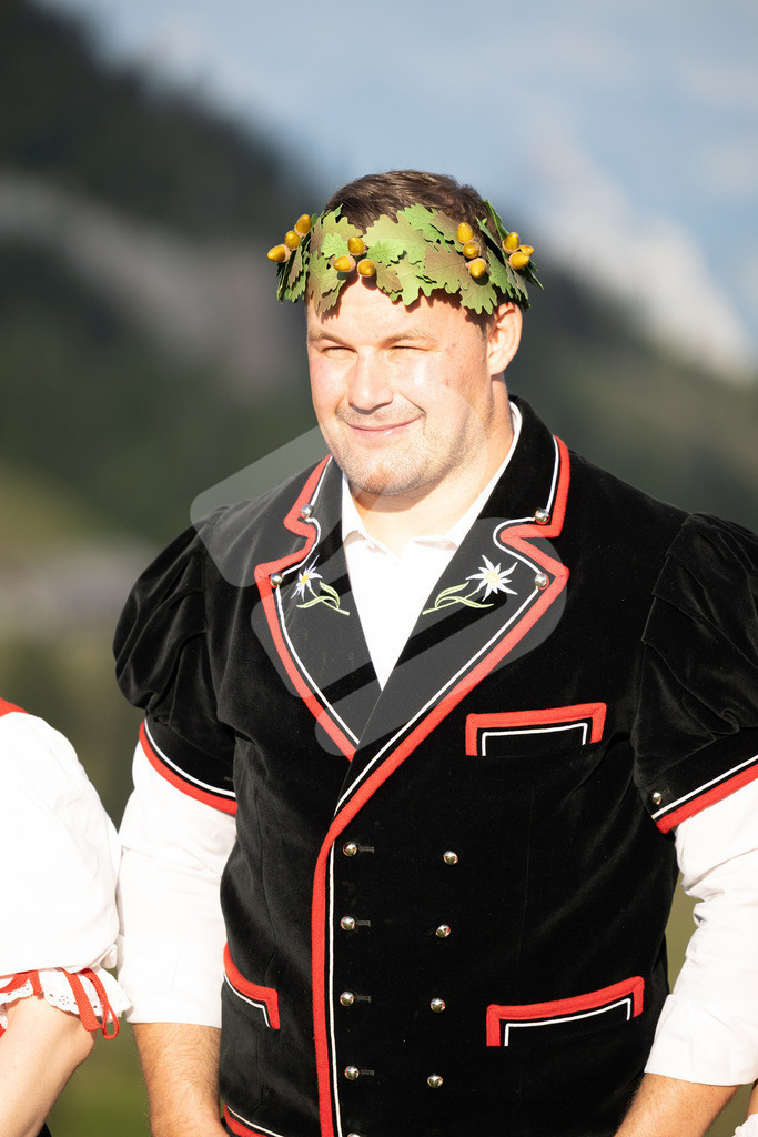 Rigi2025_3244 | Die Schwinger des Schwyzer Kantonalen Schwingerverbandes: Fotos, die Dynamik und Leidenschaft festhalten, sowie emotionale Momente aus dem traditionellen Schwingsport zeigen. - Realisiert mit Pictrs.com