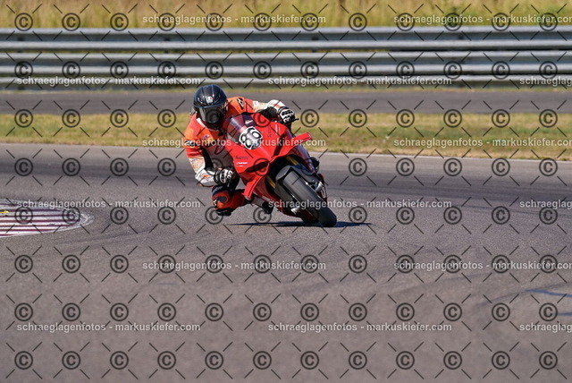 26bt05-0233 | markuskiefer.com - Realisiert mit Pictrs.com
