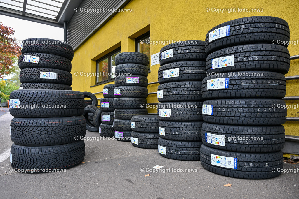Reifen Wondraschek_ Linz_ 17.10.2023-24 | 17.10.2023, Linz, AUT,Reifen Wondraschek, im Bild Vorbestellte Reifen fuer den Verkauf