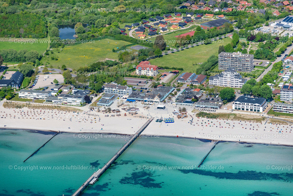Grossenbrode_ELS_8996150522 | GROßENBRODE 15.05.2022 Ortsansicht an der Meeres-Küste der Ostsee in Großenbrode im Bundesland Schleswig-Holstein. // Townscape on the seacoast of Baltic Sea in Grossenbrode in the state Schleswig-Holstein. Foto: Martin Elsen