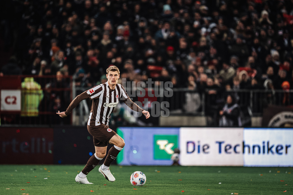 Fußball | Männer | Saison 2025/2026  | Fußball-Bundesliga | 11. Spieltag | FC St. Pauli vs. 1. FC Union Berlin | 23.11.2025 | Eric Smith (#8, FC St. Pauli)
