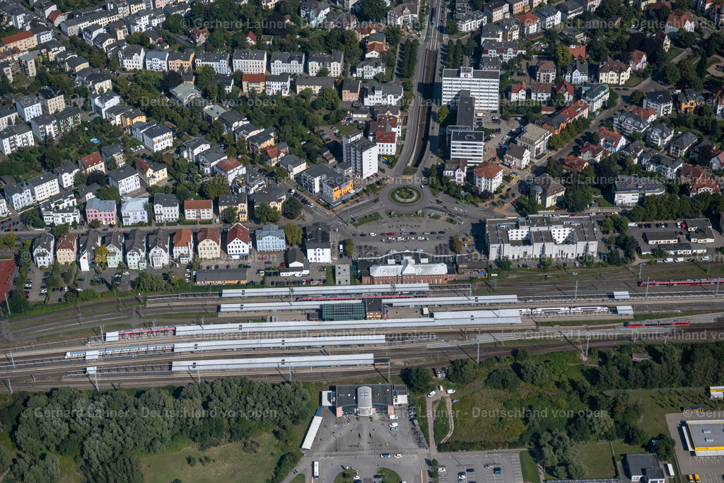 4062001 | ROSTOCK 08.09.2021 Gleisverlauf und Gebäude des Hauptbahnhofes der Deutschen Bahn in Rostock im Bundesland , Deutschland. Weiterführende Informationen bei: DB Netz AG,  DB Station &amp; Service AG,  Deutsche Bahn AG. // track progress and building of the main station of the railway in Rostock in the state , Germany. Further information at: DB Netz AG,  DB Station &amp; Service AG,  Deutsche Bahn AG. Foto: Gerhard Launer