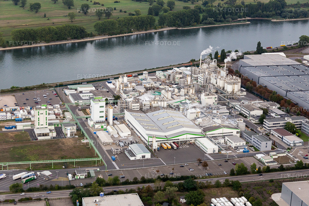 Luftbild: Gebäude und Produktionsanlagen auf dem Werksgelände des Chemieproduzenten Grace GmbH am Rheinufer in Worms im Bundesland Rheinland-Pfalz in Deutschland. Foto: IMG_084298.jpg vom 02.09.2015 durch Werner Riehm/FLY-FOTO.de