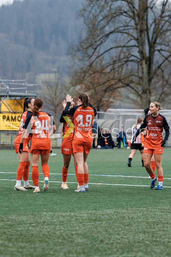Fußball I Frauen I Saison 2025-2026 I Freundschaftsspiel I FC Aarau Frauen - SC Freiburg U20 I 24.01.2026 | 19 Julie Gartmann (FC Aarau) – Mittelfeld  //  24 Tabea Schütt (FC Aarau) – Mittelfeld  //  28 Rita Do Sul Almeida (FC Aarau) – Angriff  //  8 Vanesa Hoti (FC Aarau) – Mittelfeld - Realisiert mit Pictrs.com