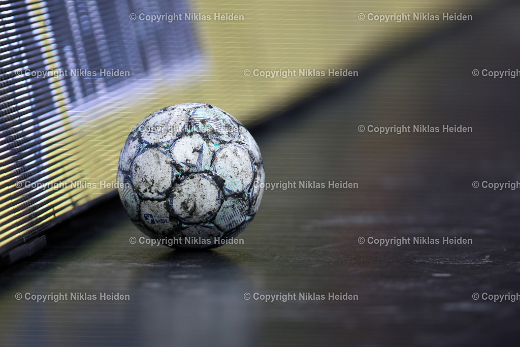NH_HSVHamburg_MTMelsungen_HandballBundesliga_22022026 | Spielball in der Daikin Handball-Bundesliga.Handball I Herren I Bundesliga (Daikin HBL) I Saison 2025-2026 I 22. Spieltag I Handball Sport Verein Hamburg - MT Melsungen I 22.02.2026 I Barclays Arena