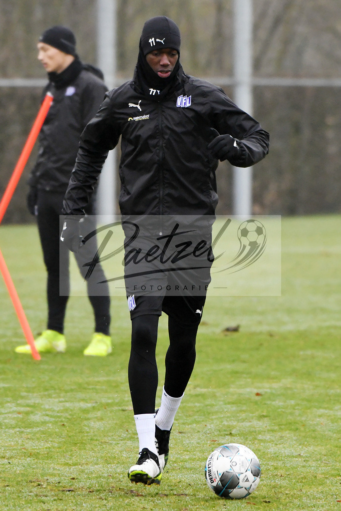 20200125_TRAOSN_0004 | Fußball, Herren: Assan Ceesay (VfL Osnabrück) in Aktion, am Ball, Einzelaktion beim Training des VfL Osnabrück am 25.01.2020 im Sportpark Illoshöhe in Osnabrück, Deutschland.(Foto von Nico Paetzel) - Realisiert mit Pictrs.com