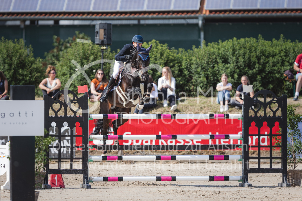 220611_LüPfSpTa_GroßerPreis-645 | Lützower Pferdesporttage
Springprfg.Kl.S m.St.**
Großer Preis
11.06.2022