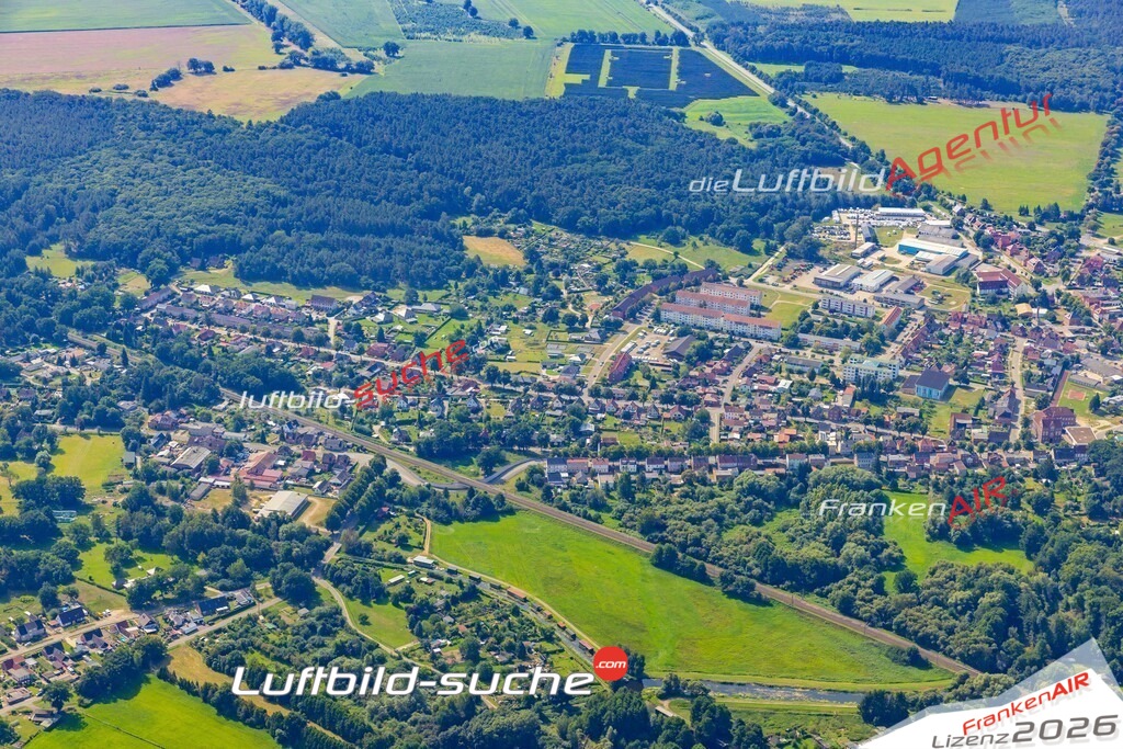 Luftbild der Stadt Grabow - Die Luftaufnahme wurde 2025 vom UL-Flugzeug heraus erstellt ( keine Drohne ) - Hochauflösende Luftaufnahme - für professionelle Ausdrucke geeignet. Die Geschenkidee !Hier alle&nbsp;Infos zur Lizenzierung der LuftaufnahmeWir fliegen auch dieses Jahr wieder in Ihre Region um Luftbilder zu erstellen.- Luftbild anfragen