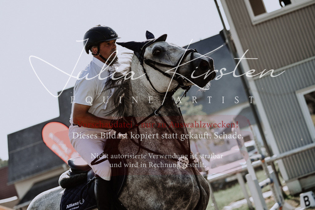 DSC_2815 | Pferde- und Turnierfotografie in Westsachsen. Pferdeportraits, Auftragszeichnungen und intuitive Kunst.