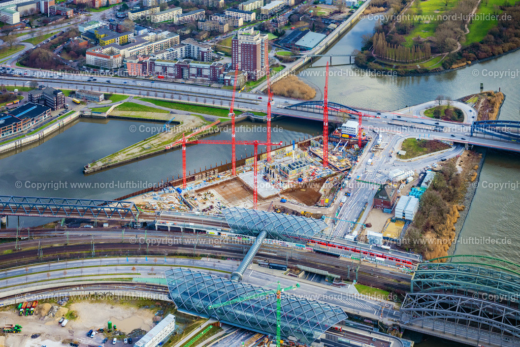 Hamburg_Elbbrücken_Elbtower_Baustelle_ELS_2902040223 | HAMBURG 04.02.2023 Baustelle zum Neubau des Hochhaus- Gebäudekomplexes " Elbtower " an der Zweibrückenstraße zwischen Oberhafenkanal und Norderelbe im Ortsteil HafenCity in Hamburg, Deutschland. Weiterführende Informationen bei: Adolf Lupp GmbH + Co KG,  Akustik-Ingenieurbüro Moll GmbH,  BTB Betontechnik GmbH,  David Chipperfield Architects - Gesellschaft von Architekten mbH,  Ed. Züblin AG,  Implenia AG,  LV Baumanagement AG,  NOBU HOTELS CORPORATE OFFICE,  SIGNA HOLDING GMBH. // Construction site for new high-rise building complex " Elbtower " on Zweibrueckenstrasse between Oberhafenkanal and Norderelbe in the district HafenCity in Hamburg, Germany. Further information at: Adolf Lupp GmbH + Co KG,  Akustik-Ingenieurbuero Moll GmbH,  BTB Betontechnik GmbH,  David Chipperfield Architects - Gesellschaft von Architekten mbH,  Ed. Zueblin AG,  Implenia AG,  LV Baumanagement AG,  NOBU HOTELS CORPORATE OFFICE,  SIGNA HOLDING GMBH. Foto: Martin Elsen
